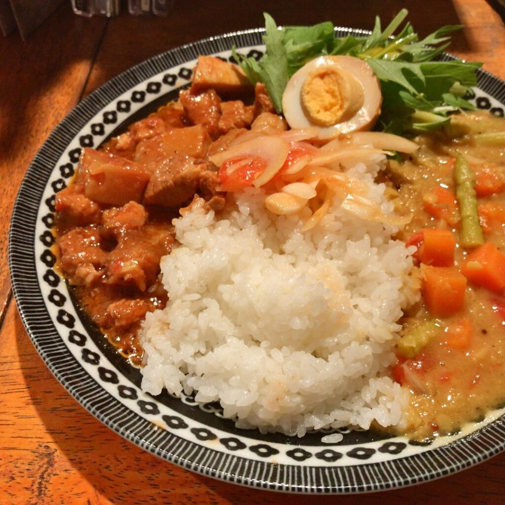 2017年9月4週 「豚バラとタケノコのカレー」＆「豆と野菜のカレー」をあいがけ。