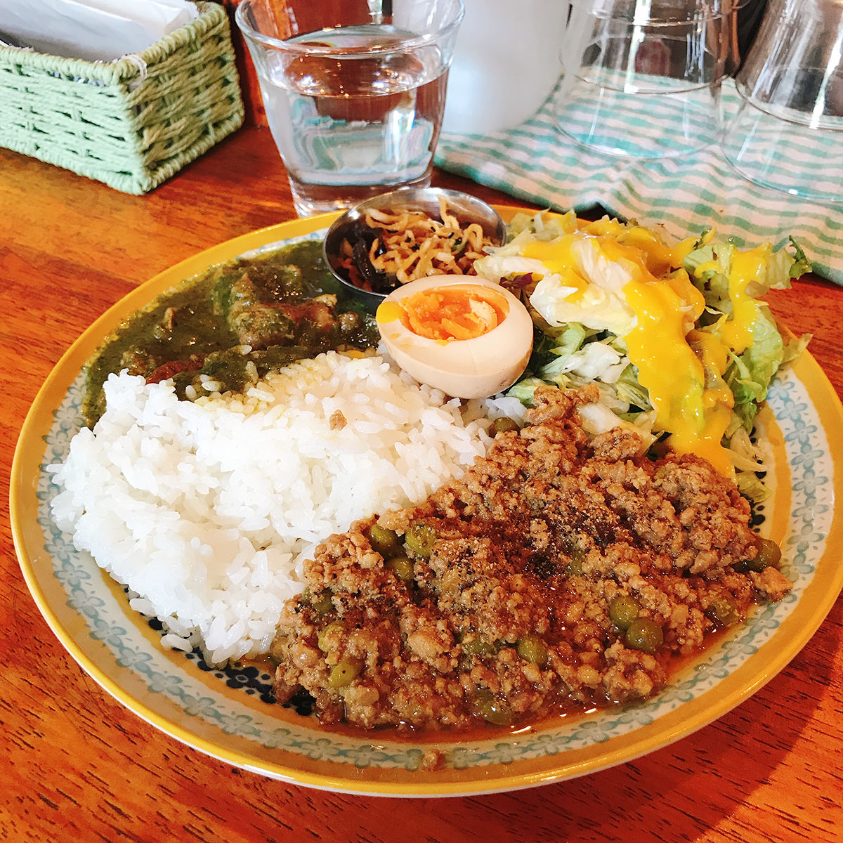 2017年5月2週 「ほうれん草とチキンのカレー」＆「ブラックペッパー香るキーマカレー」。